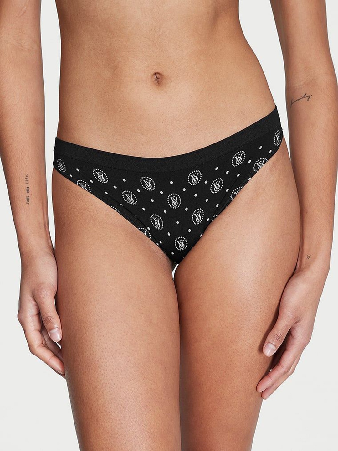 

Victoria's Secret Women Printed Low-Rise Seamless Thong Briefs, Black