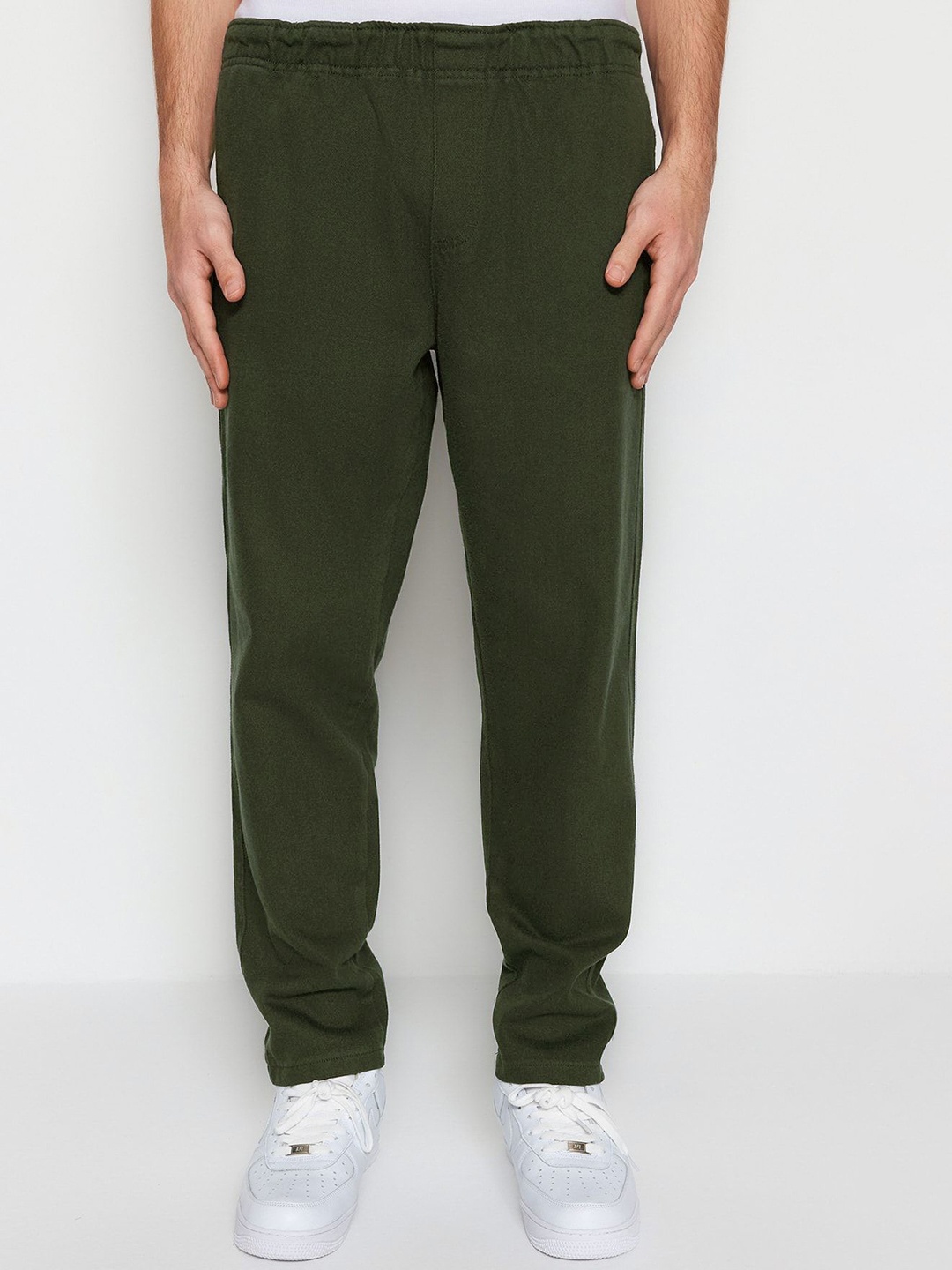 

Trendyol Men Solid Trousers, Na
