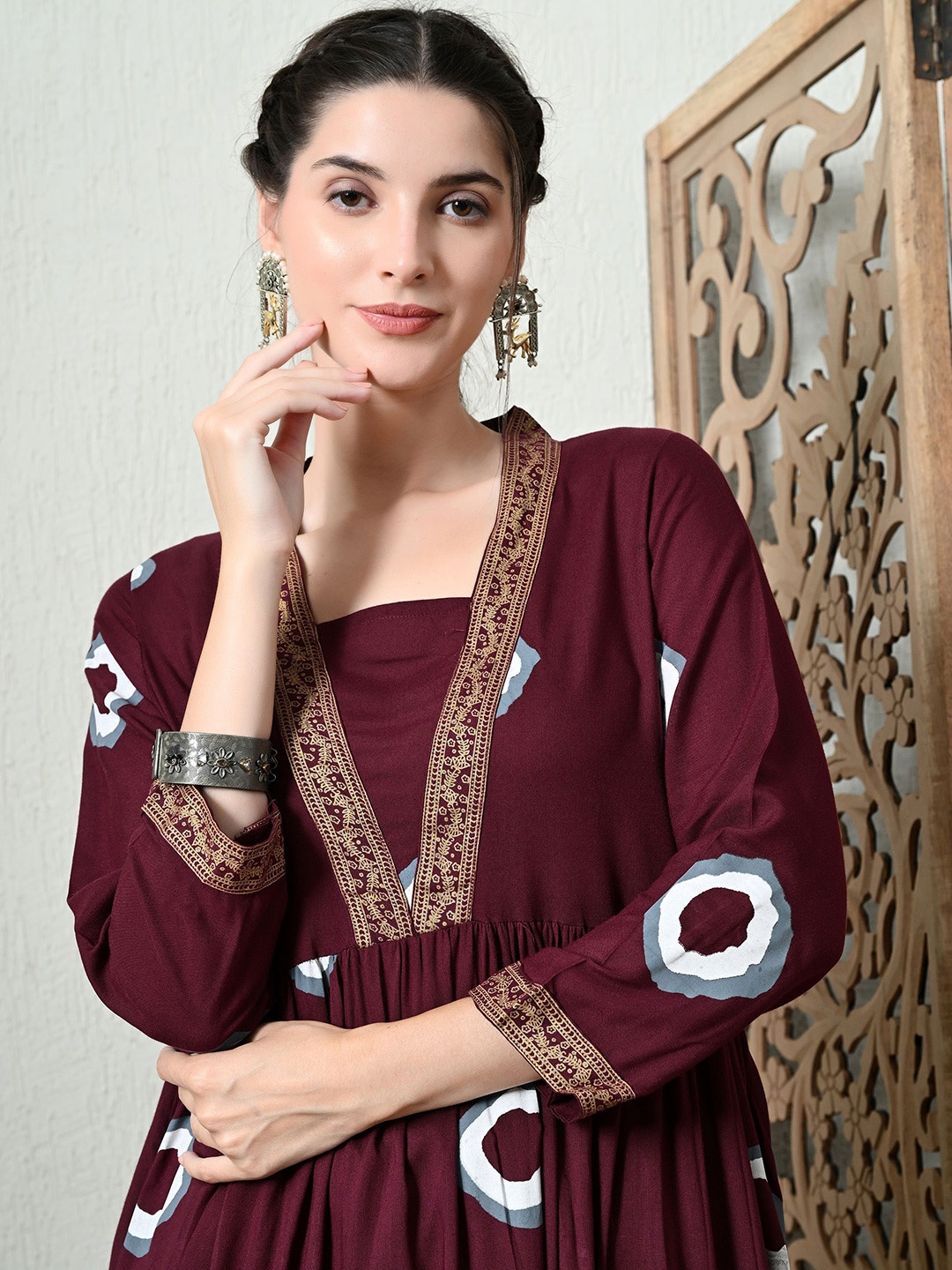 

JAYLEEN Geometric Printed V-Neck Regular Kurta With Trousers, Maroon