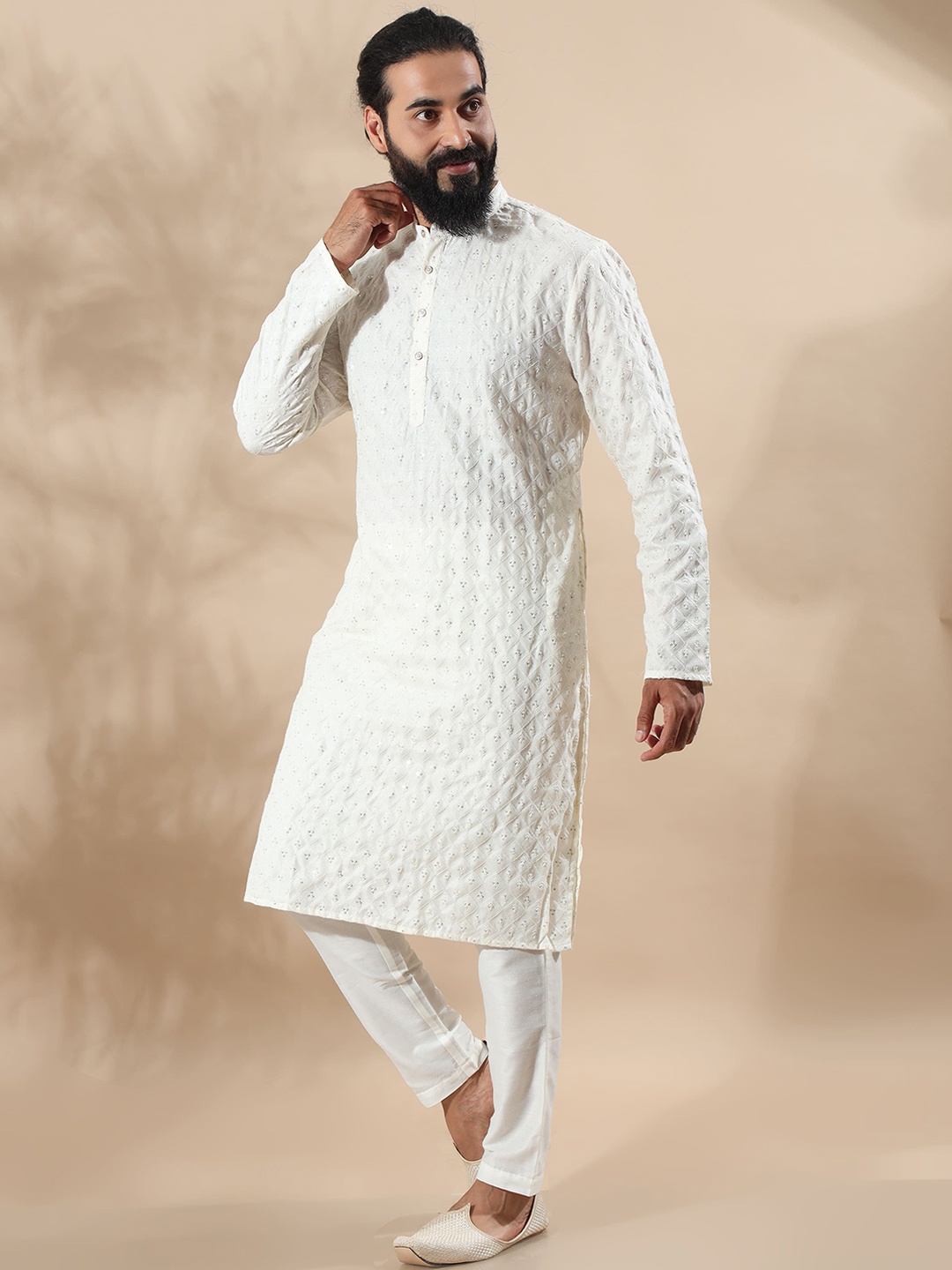 

FILORI Floral Embroidered Mandarin Collar Sequinned Straight Kurta With Pyjamas, Cream
