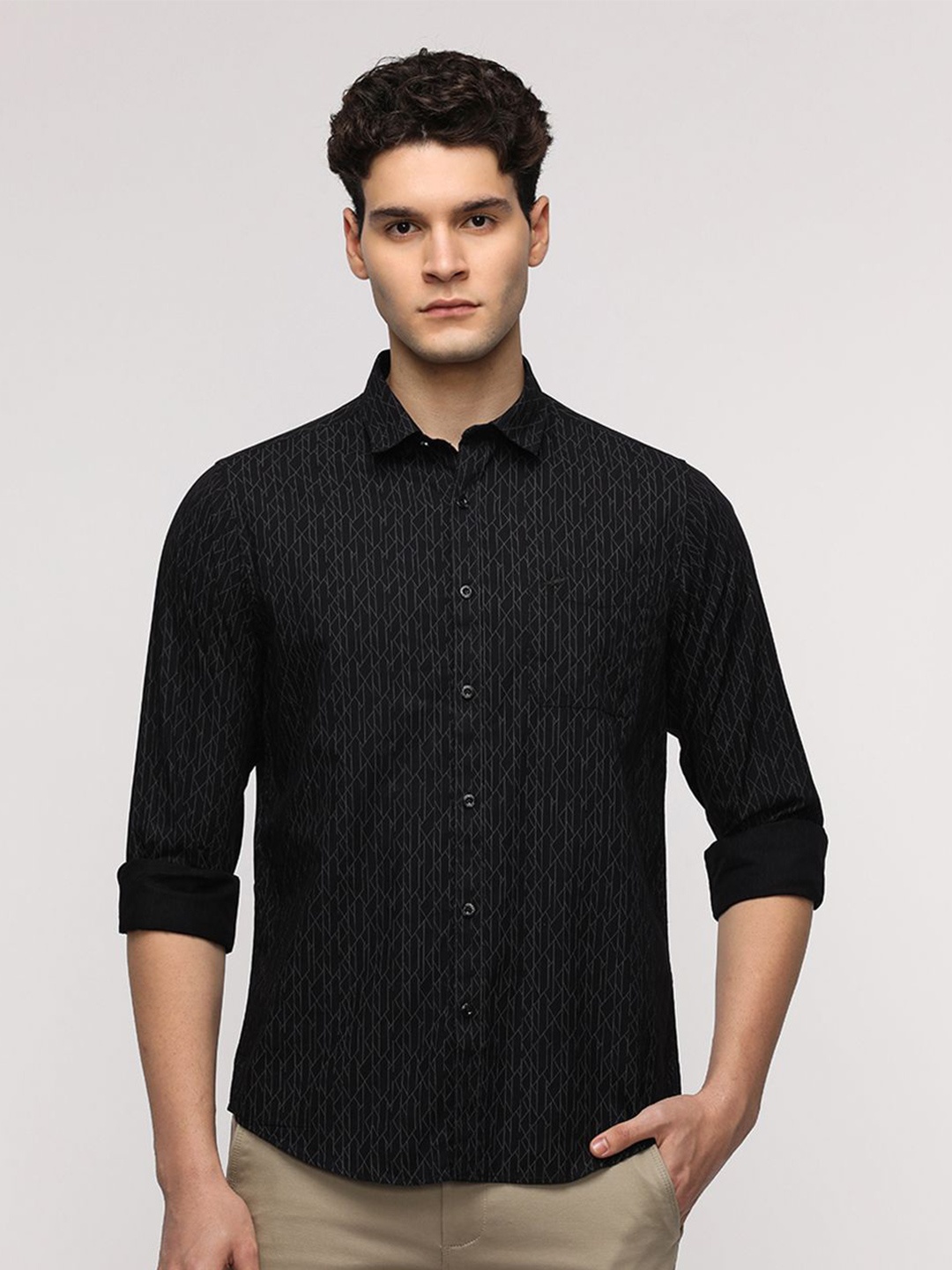

Crocodile Men Comfort Spread Collar Geometric Printed Cotton Casual Shirt, Black