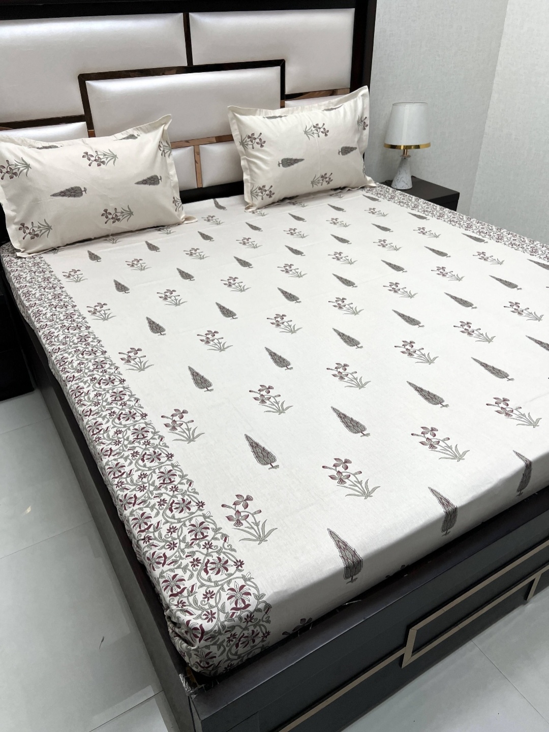 

Pure Decor Royal Passion Cream Floral Pure Cotton 400 TC Queen Bedsheet & 2 Pillow Covers