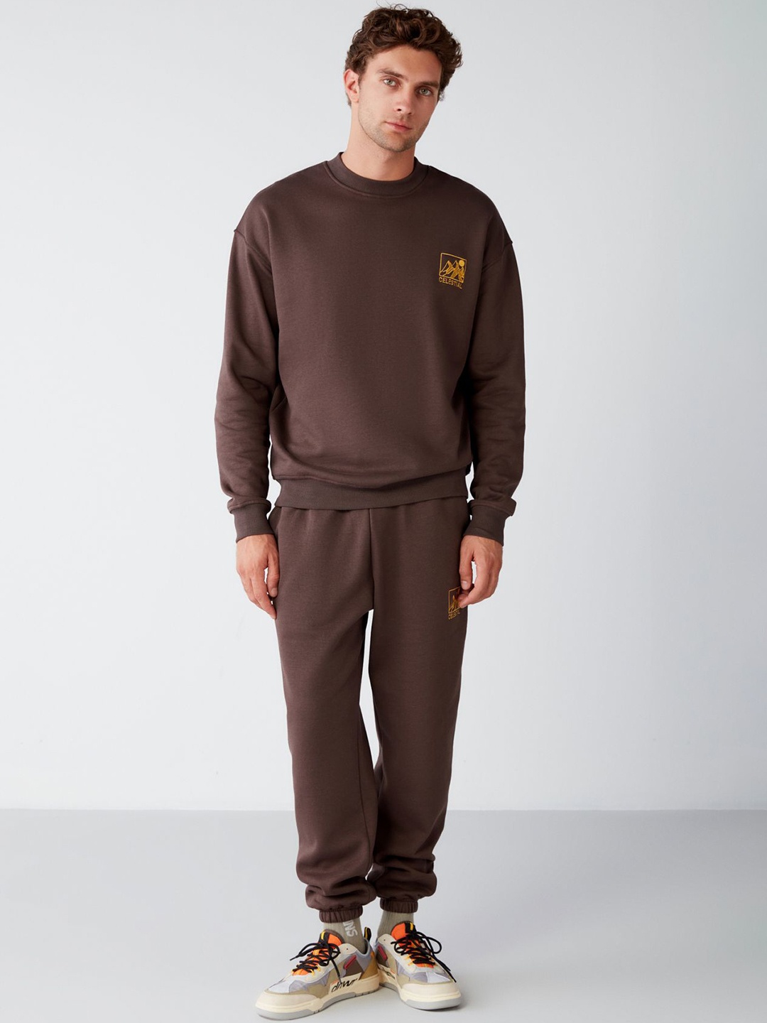 

GRIMELANGE Men Solid Round Neck Mid Rise Tracksuit, Brown