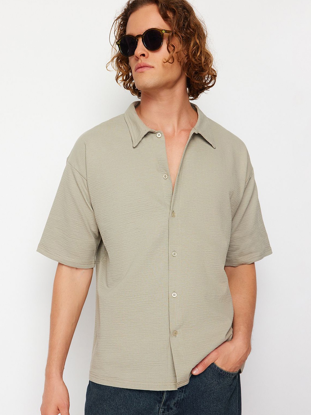 

Trendyol Men Spread Collar Solid Cotton Casual Shirt, Green