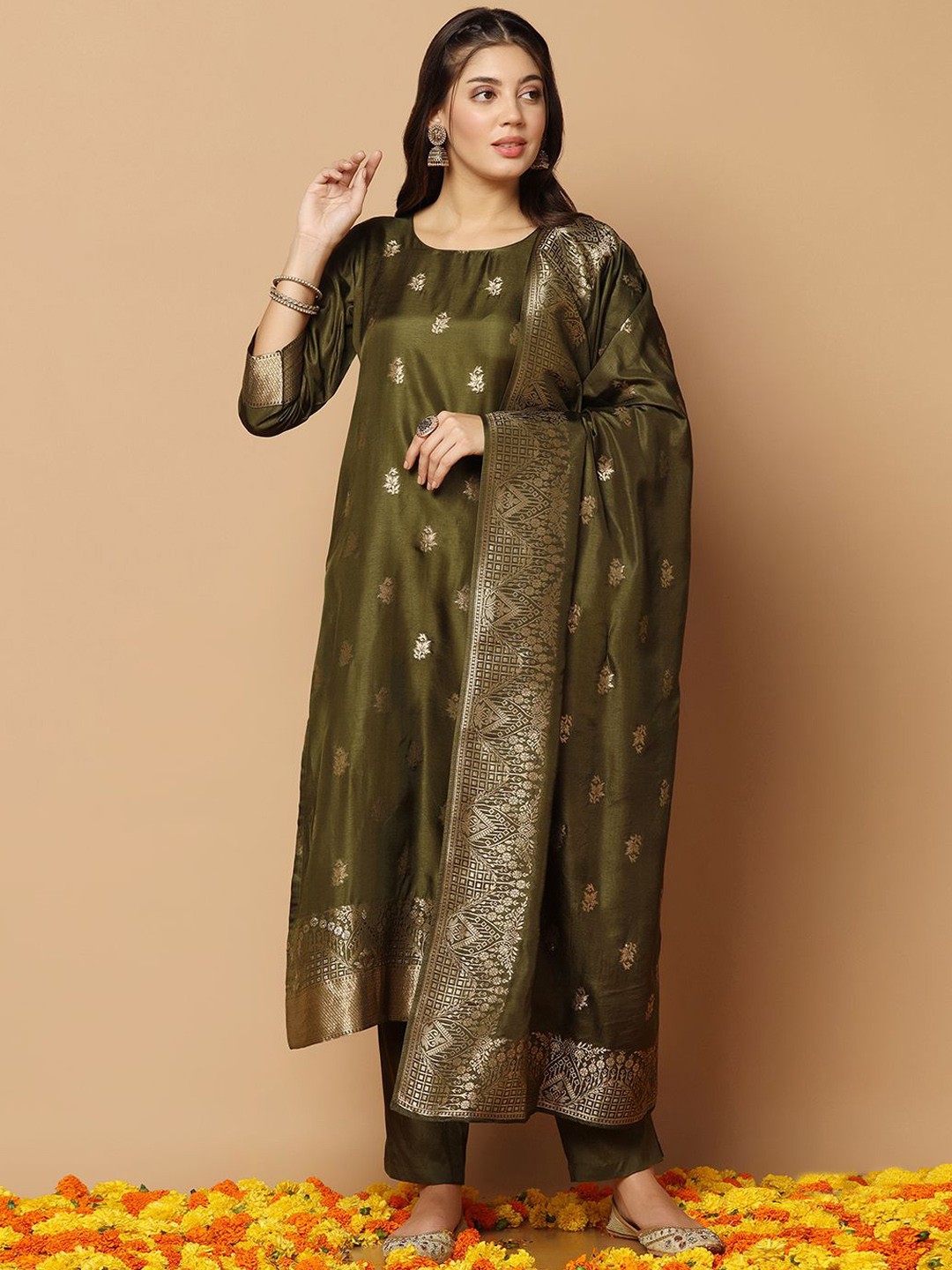 

BAESD Women Regular Kurta with Trousers & With Dupatta, Green