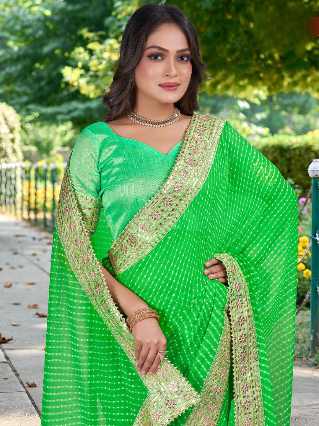 

Mitera Women Bandhani Polka Dots Pure Georgette Bandhani Saree, Green