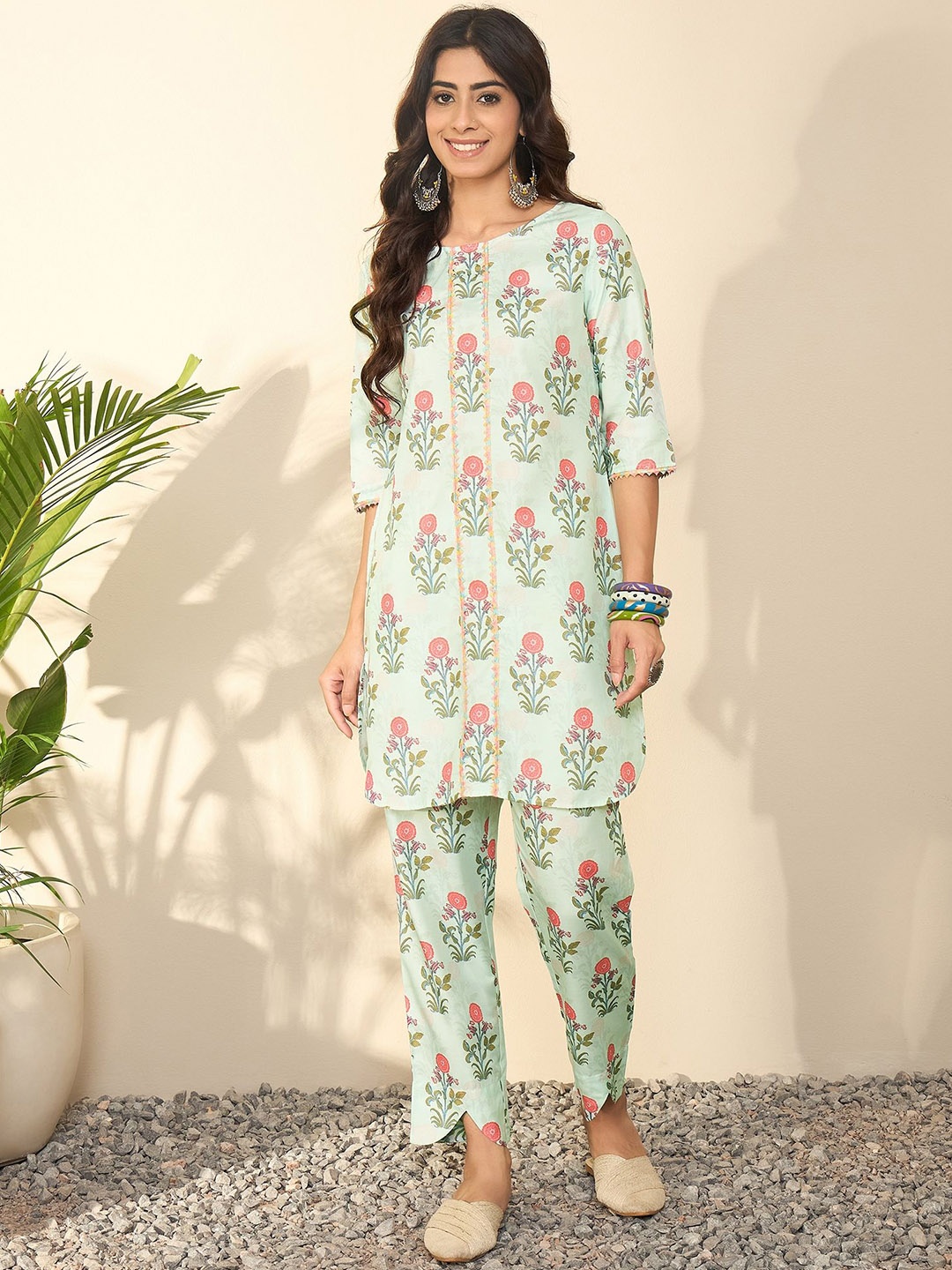 

Madhuni Floral Printed Round Neck Gotta Patti Straight Kurta With Trousers, Green