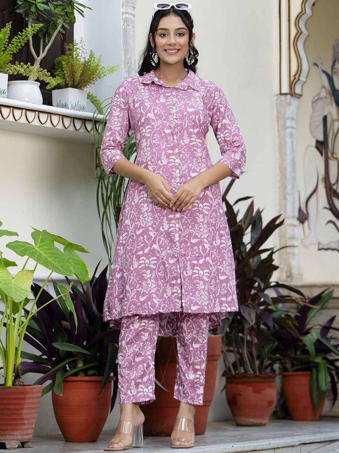 

HIVDO Floral Printed Pure Cotton Kurta with Trousers, Purple
