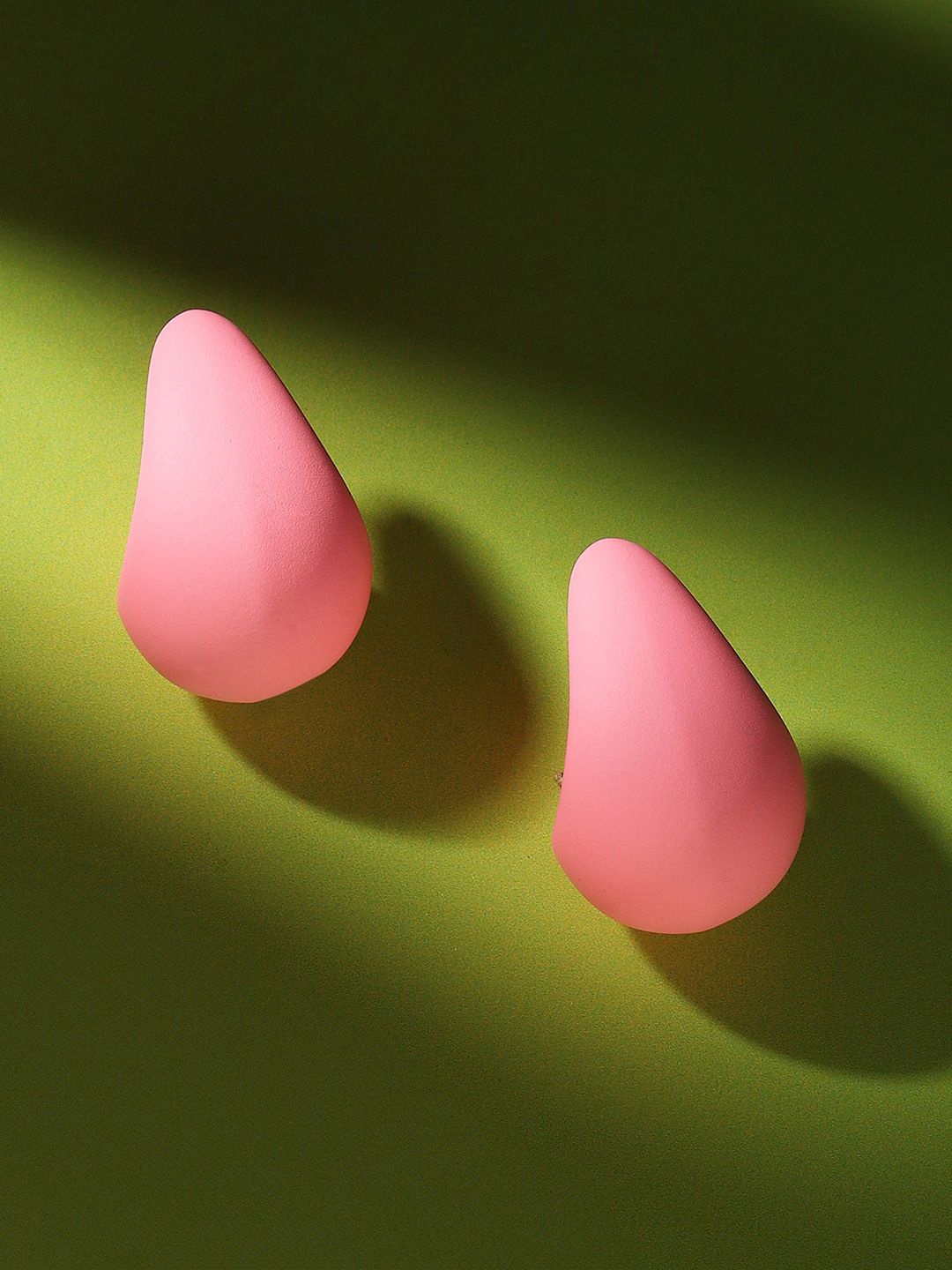 

SOHI Contemporary Matte Finish Drop Earrings, Pink
