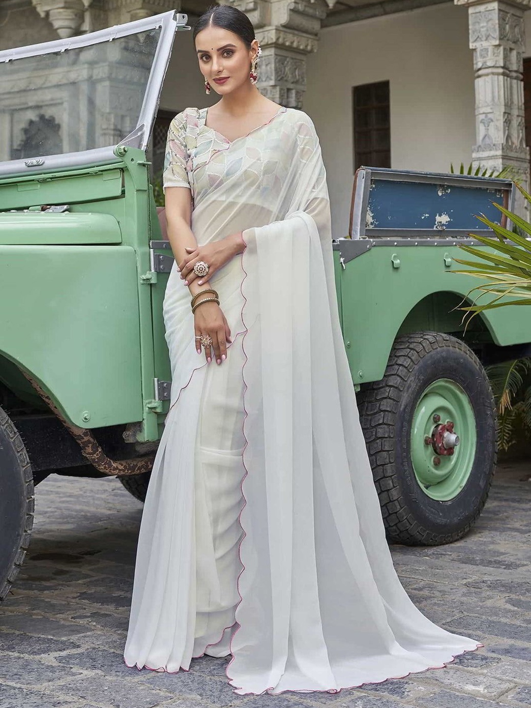 

Reeta Fashion Women Solid Saree With No Border, White