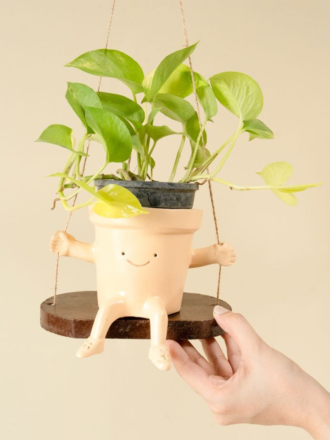 

ArteCasa White & Brown Textured Urban Swing Planter