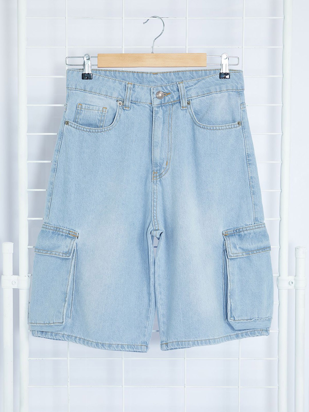 

Trendyol Men Cargo Shorts, Na