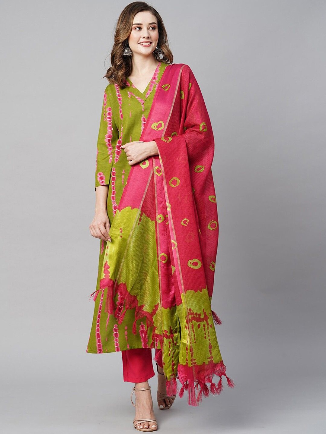 

GoSriKi Bandhani Printed V-Neck Straight Kurta With Trousers & Dupatta, Pink