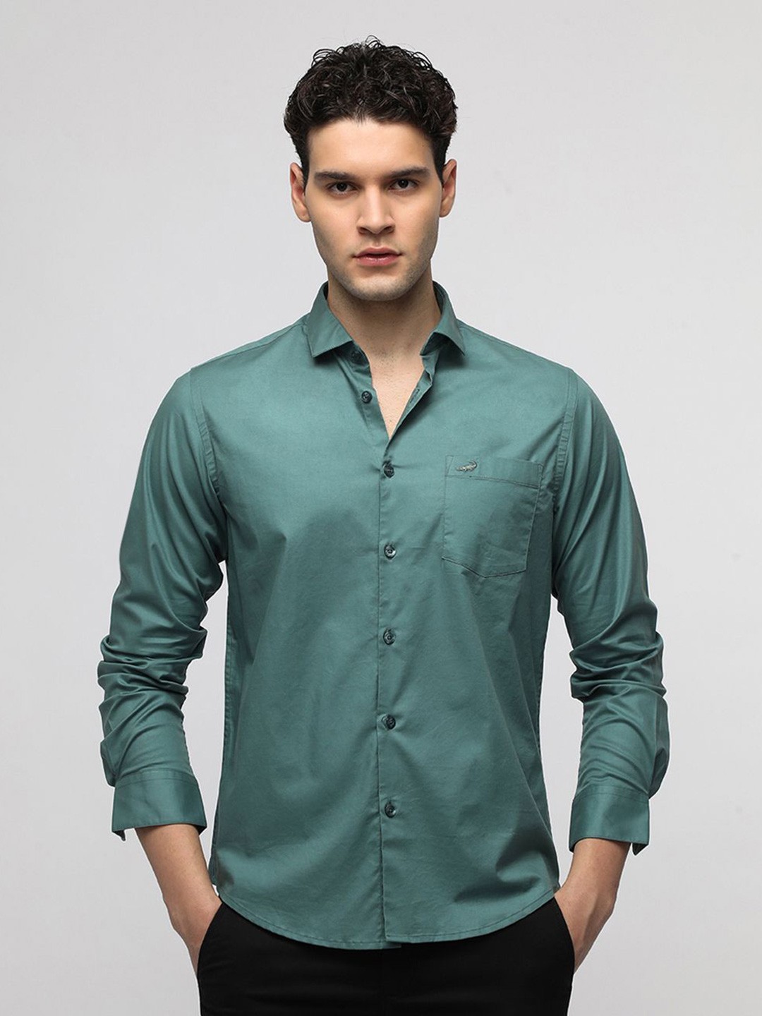 

Crocodile Men Comfort Spread Collar Solid Cotton Casual Shirt, Green