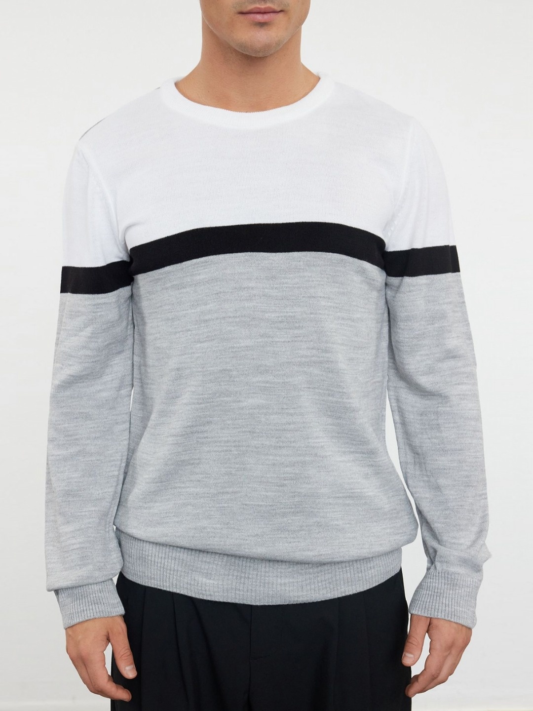 

Trendyol Men Colourblocked Round Neck Acrylic T-Shirt, Grey