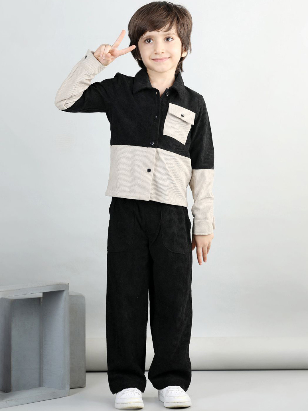 

AWW HUNNIE Boys Colourblocked Coudroy Cotton Shirt With Coudroy Trousers, Black