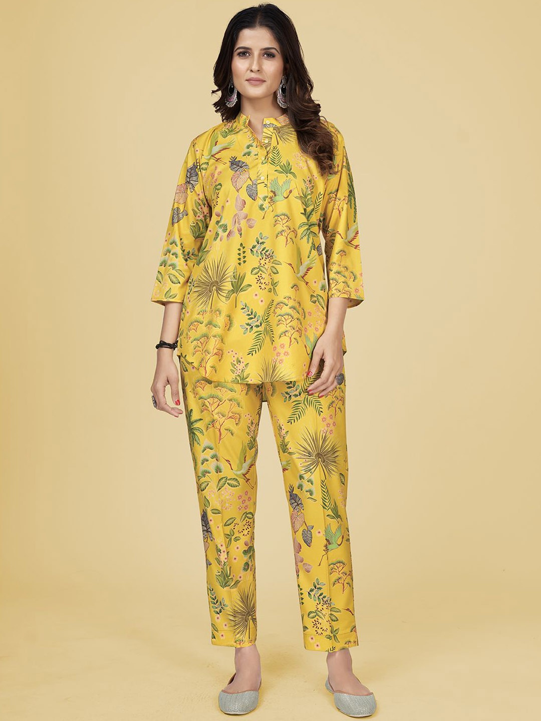 

SHREE PAKHI Floral Printed Mandarin Collar Top With Trousers, Yellow
