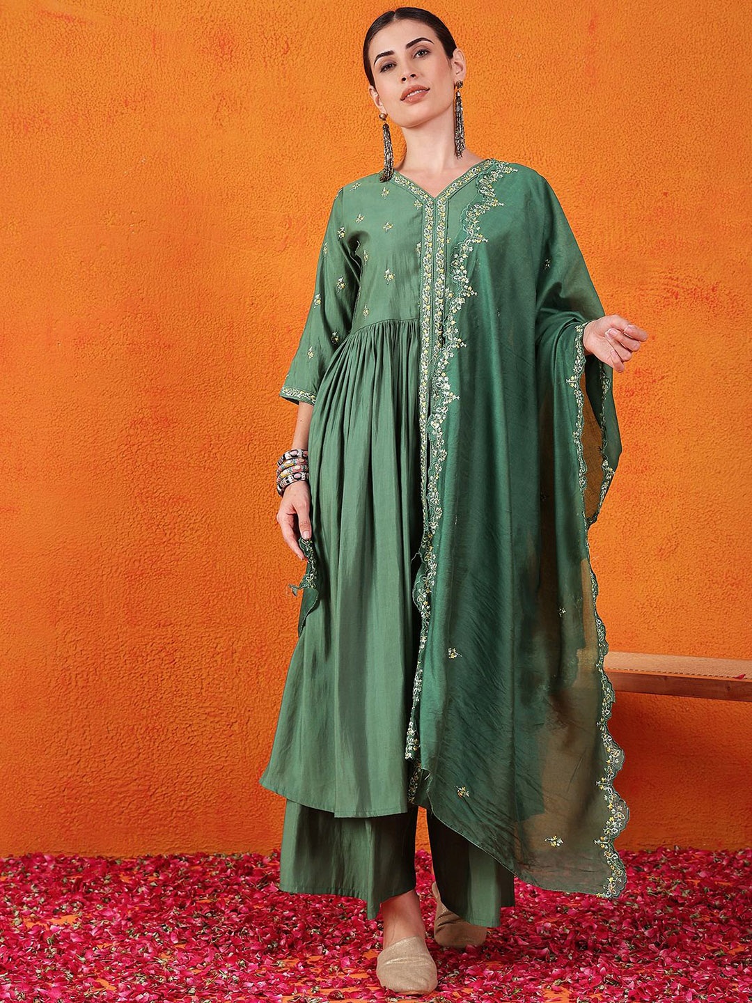 

Ariya Prints Floral Yoke Design Thread Work Pure Silk Kurta with Palazzos & Dupatta, Green