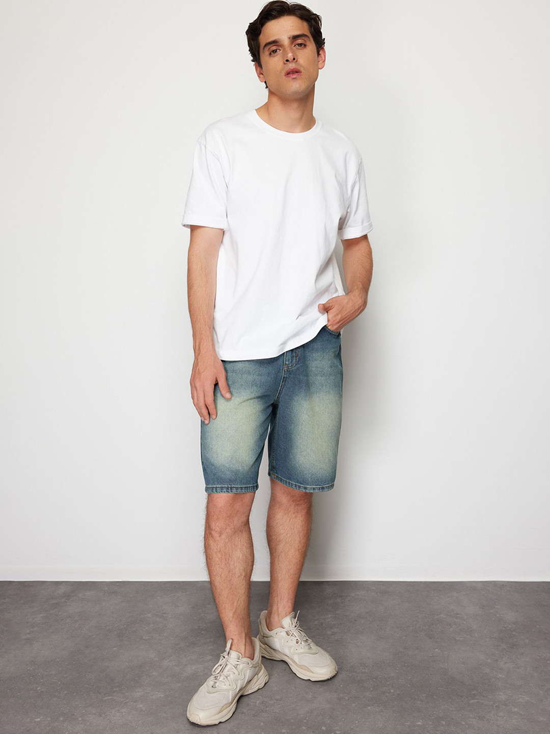 

Trendyol Men Washed Denim Shorts Technology, Na