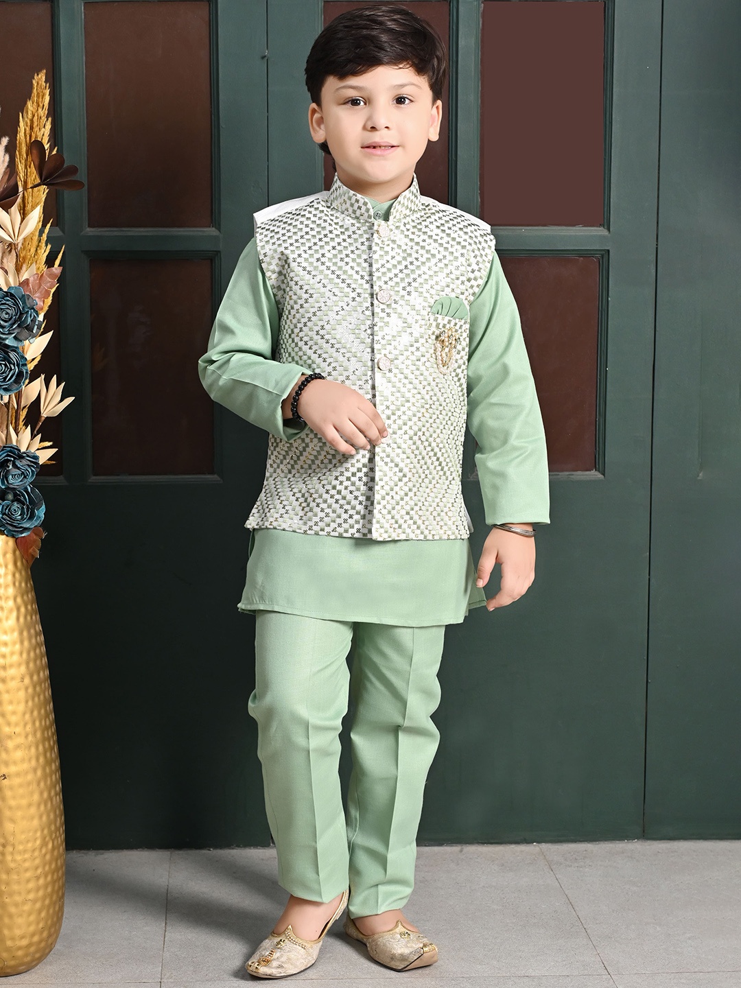

BT DEZINES Boys Mandarin Collar Sequinned Kurta With Trousers, Green