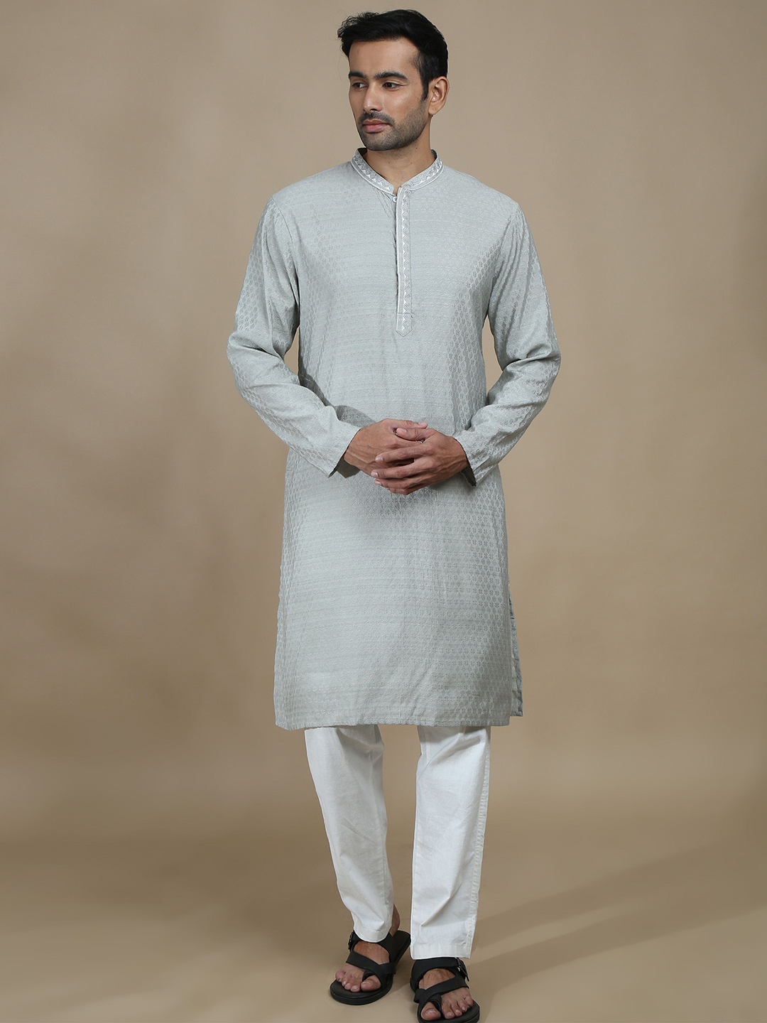 

FILORI Floral Woven Design Mandarin Collar Thread Work Kurta With Trousers, Green