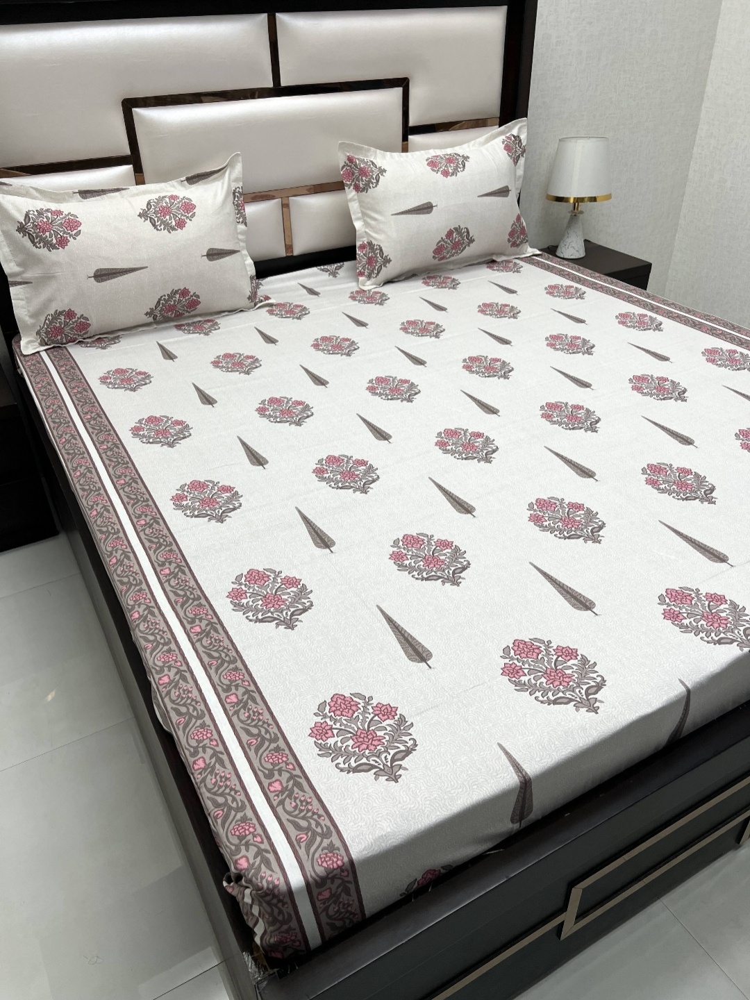 

Pure Decor Pink Ethnic Motifs 400 TC Pure Cotton Queen Bedsheet with 2 Pillow Covers