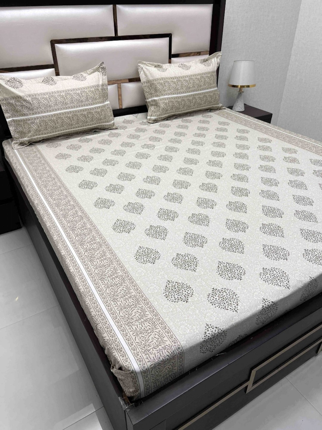 

Pure Decor Royal Passion Green Floral Pure Cotton 400 TC Queen Bedsheet & 2 Pillow Covers