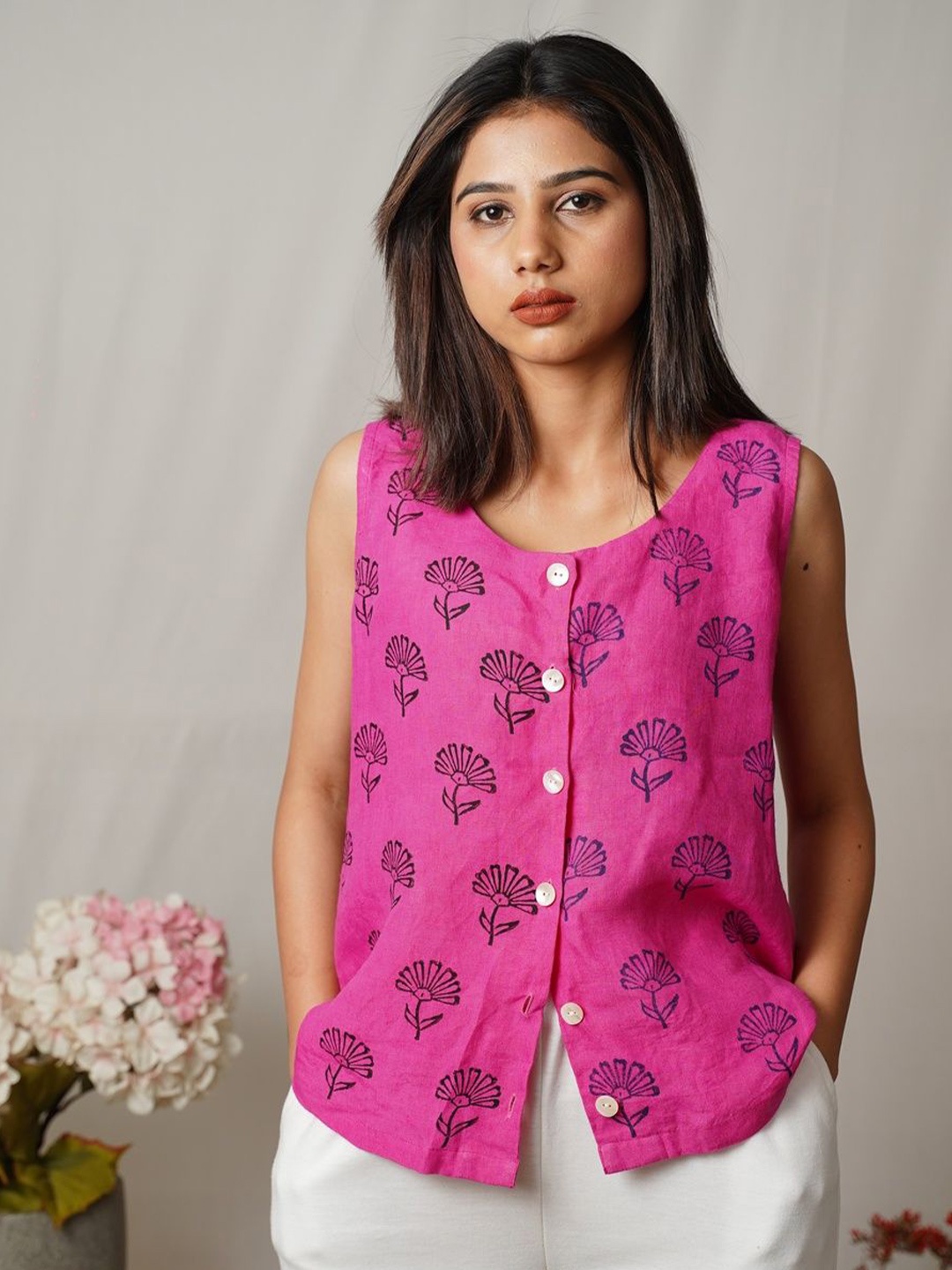 

SIDDHO HUM Women Spread Collar Floral Printed Linen Casual Shirt, Pink