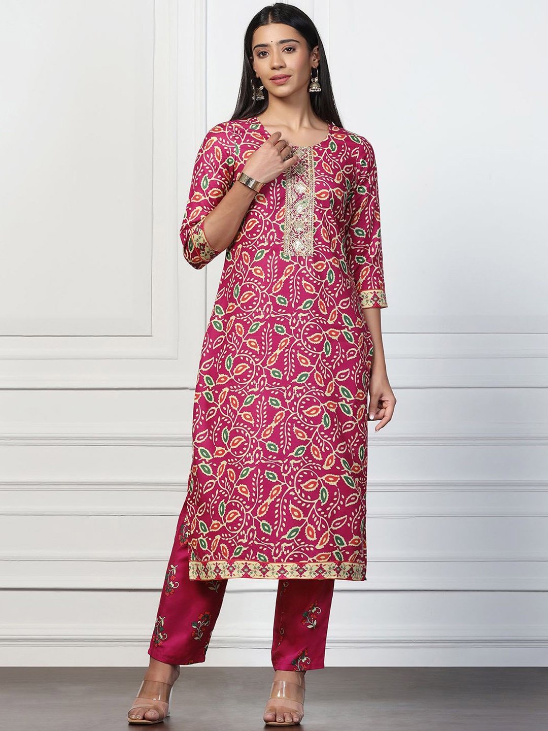 

BAESD Floral Printed Regular Thread Work Straight Kurta with Trousers, Magenta