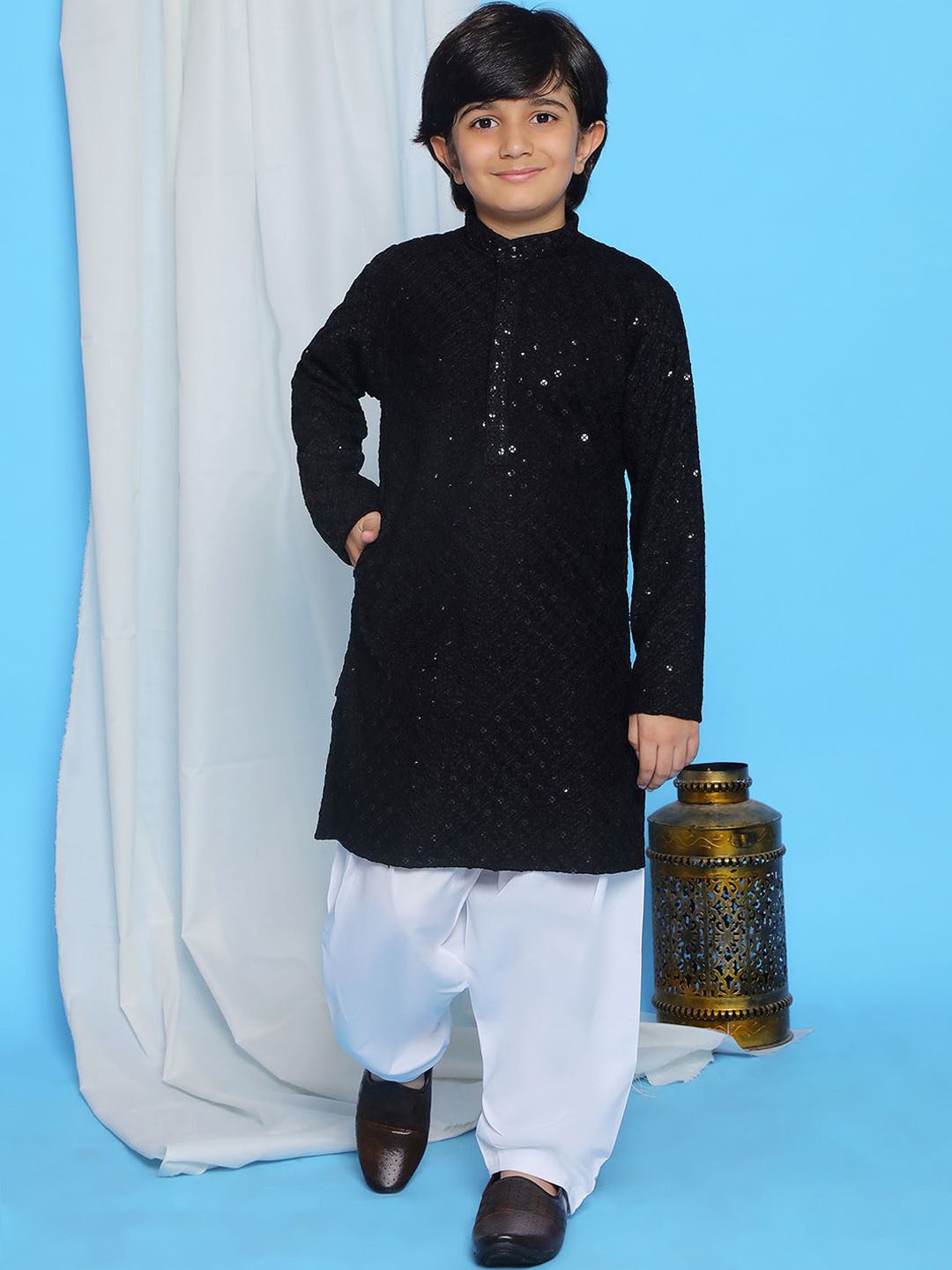 

Aj DEZInES Boys Embroidered Sequinned Kurta with Pyjama, Black