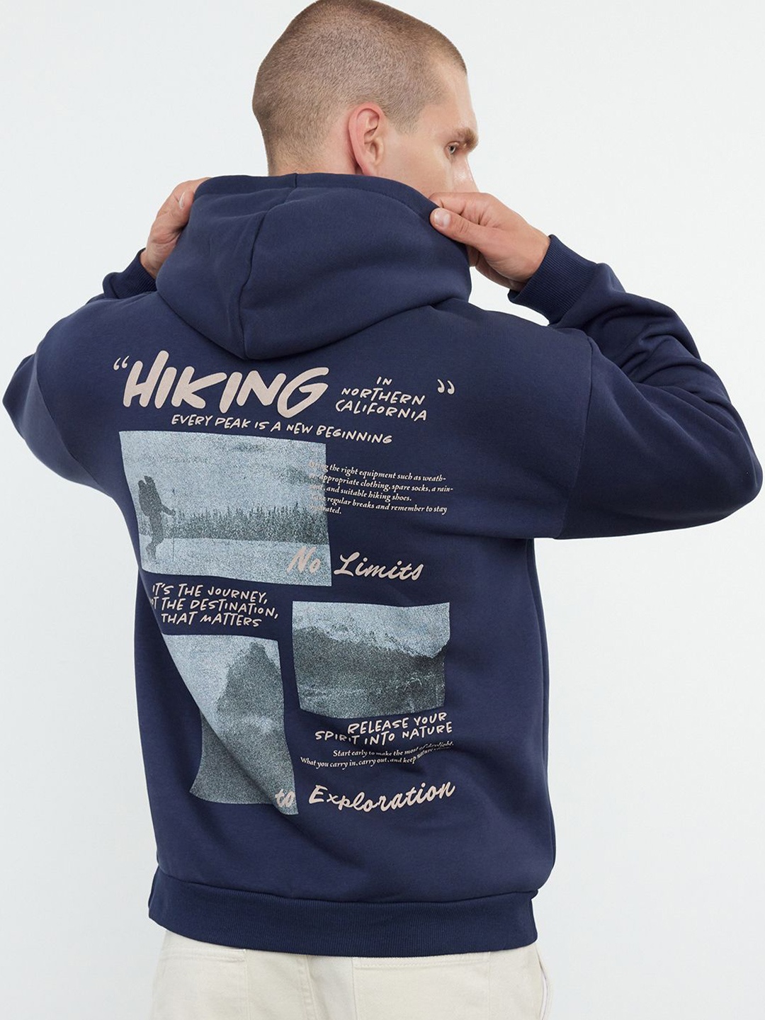

Trendyol Men Graphic Printed Hooded Sweatshirt, Navy blue