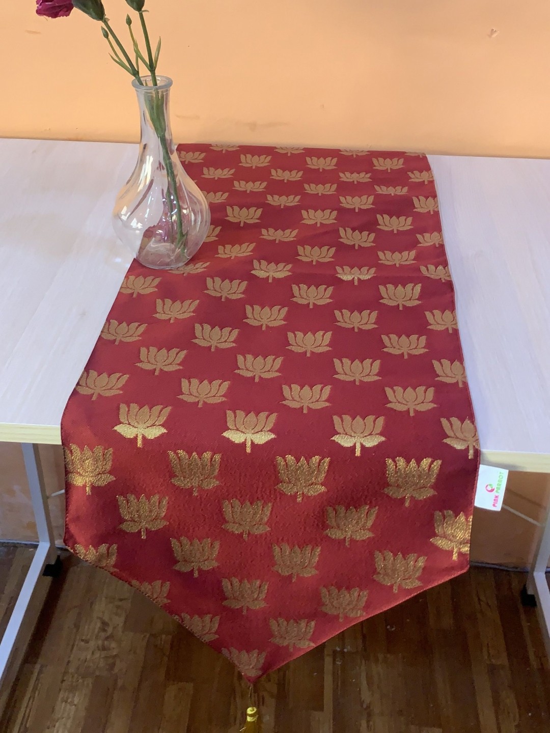 

Pink Parrot Pink & Gold-Toned Floral Woven Design Table Runners