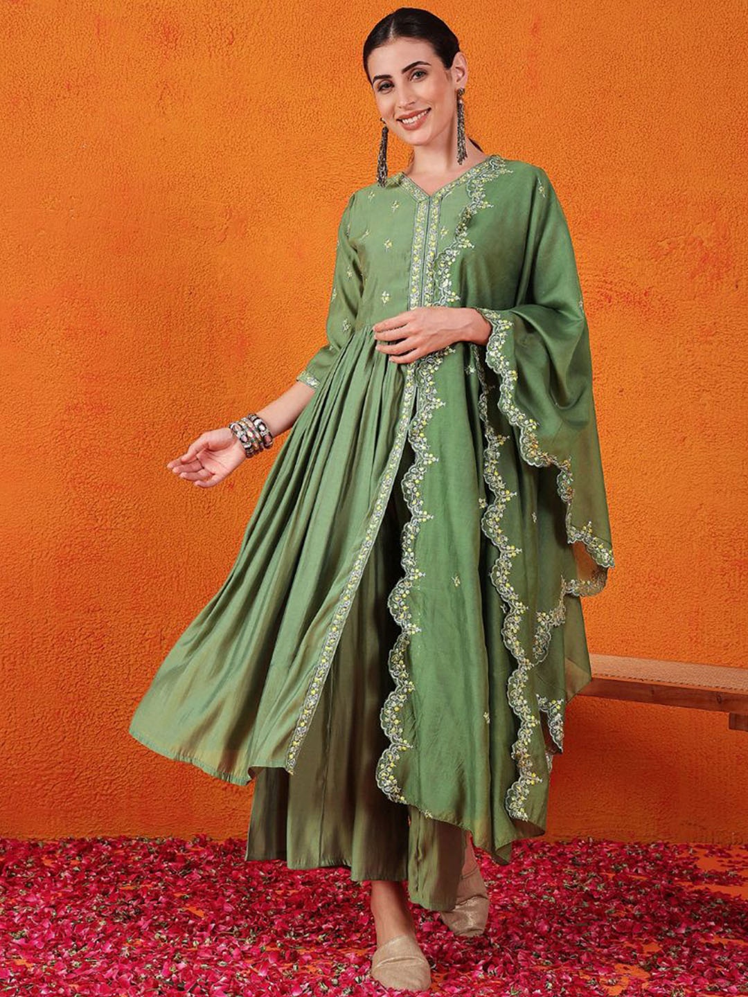 

Ariya Prints Floral Yoke Design Thread Work Pure Silk Kurta with Palazzos & Dupatta, Green