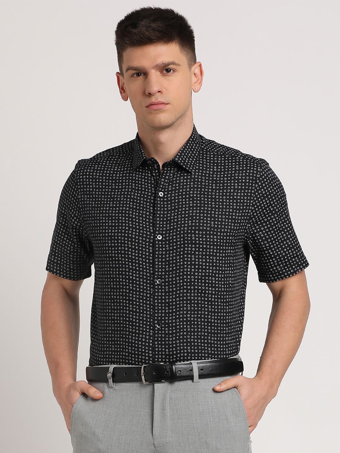 

Turtle Men Standard Spread Collar Micro Ditsy Printed Lyocell Formal Shirt, Black