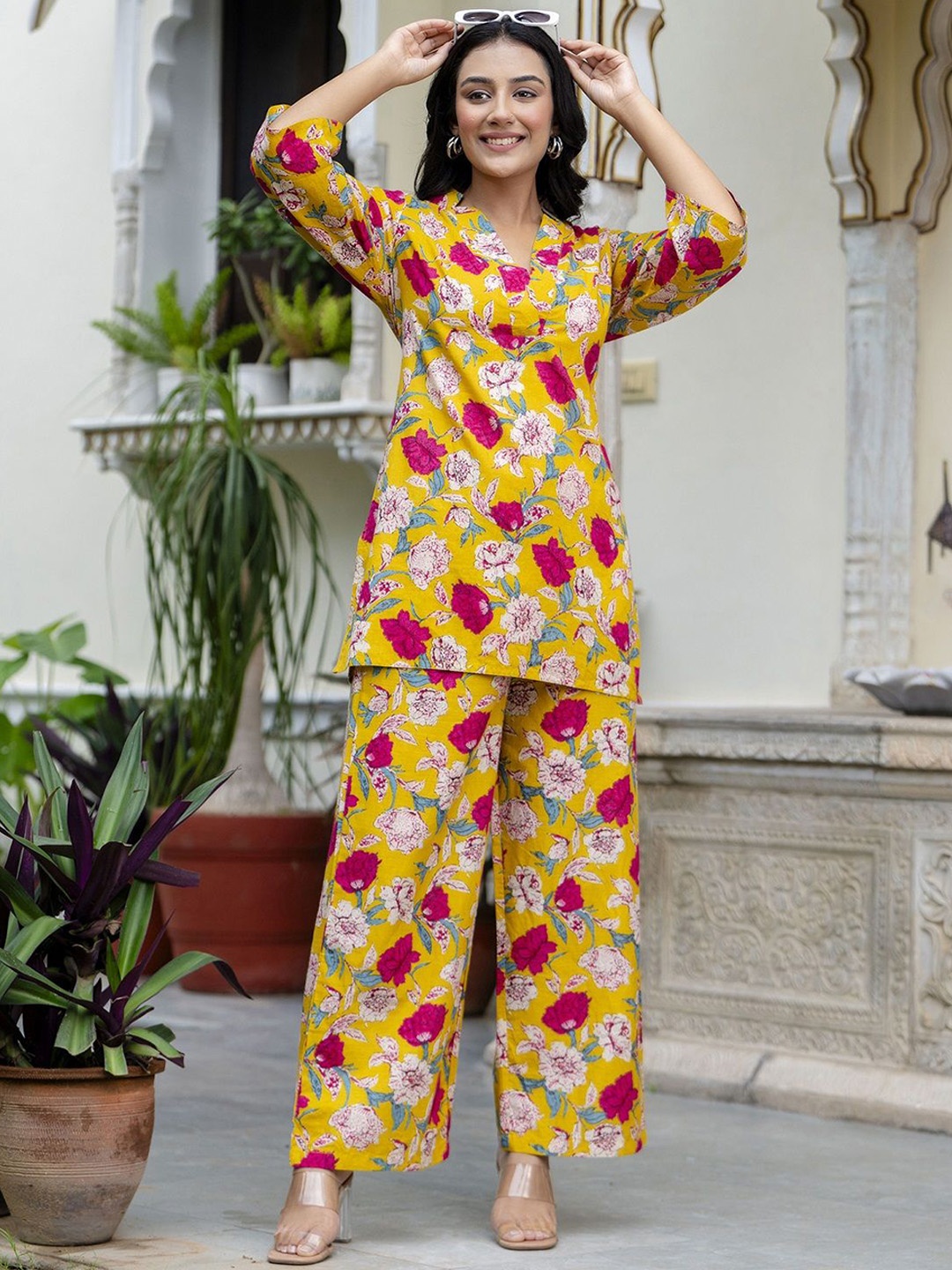 

HIVDO Floral Printed Pure Cotton A-Line Kurti With Trousers, Yellow