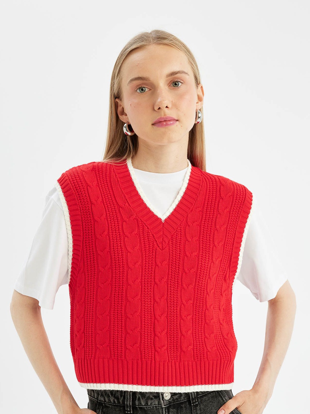 

DeFacto Women Cable Knit Crop Sweater Vest, Red