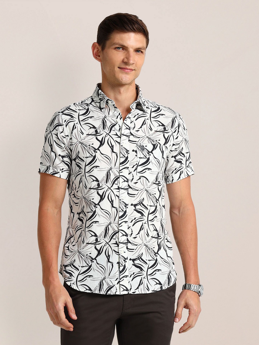 

U.S. Polo Assn. Men Modern Spread Collar Abstract Printed Cotton Slim Fit Casual Shirt, Off white