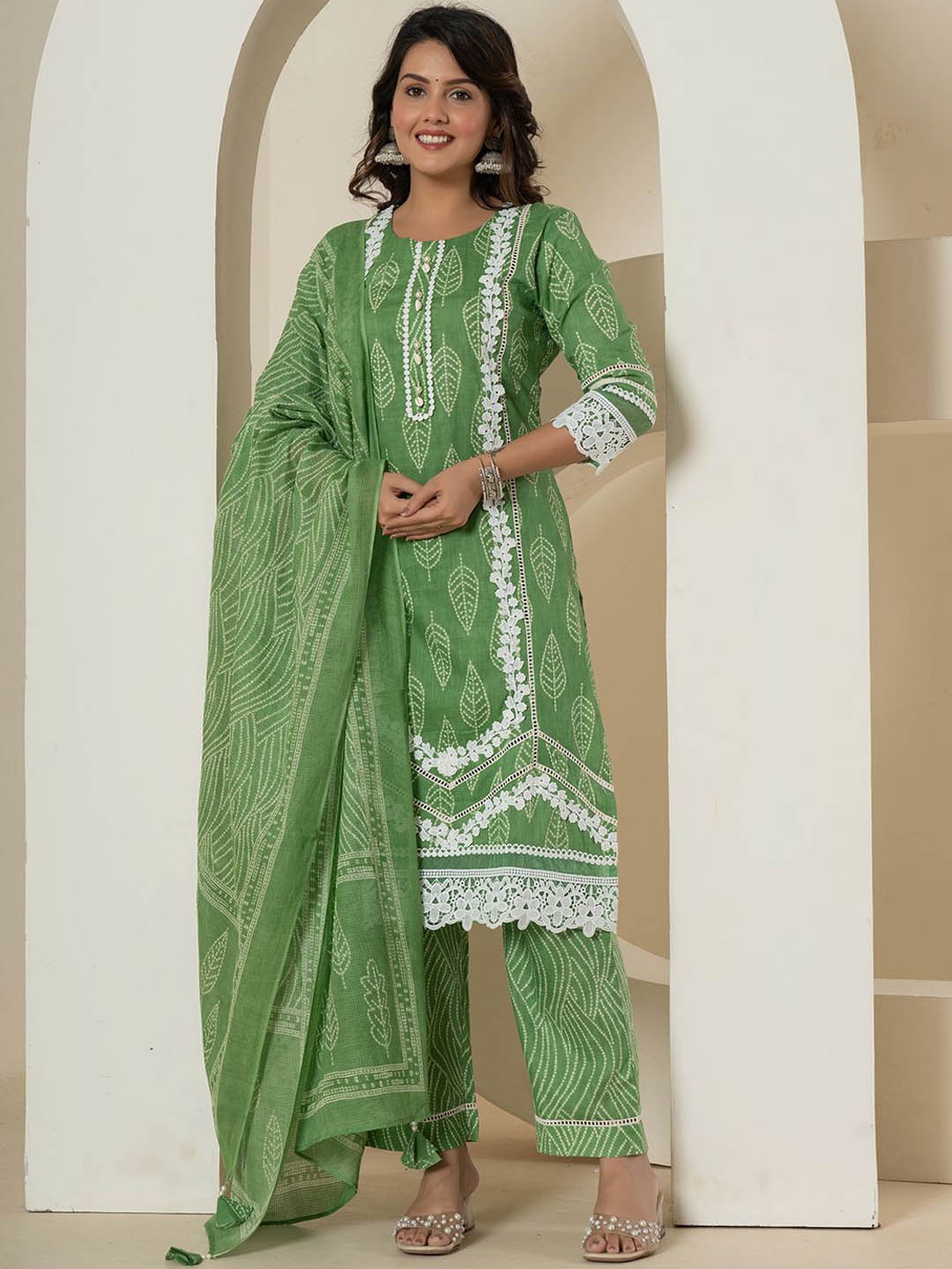 

Yufta Bandhani Printed Pure Cotton Straight Kurta & Trousers With Dupatta, Green
