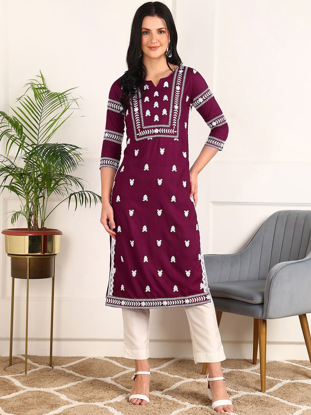 

Kapad Dwar Floral Embroidered Thread Work Notch Neck Straight Kurta, Purple