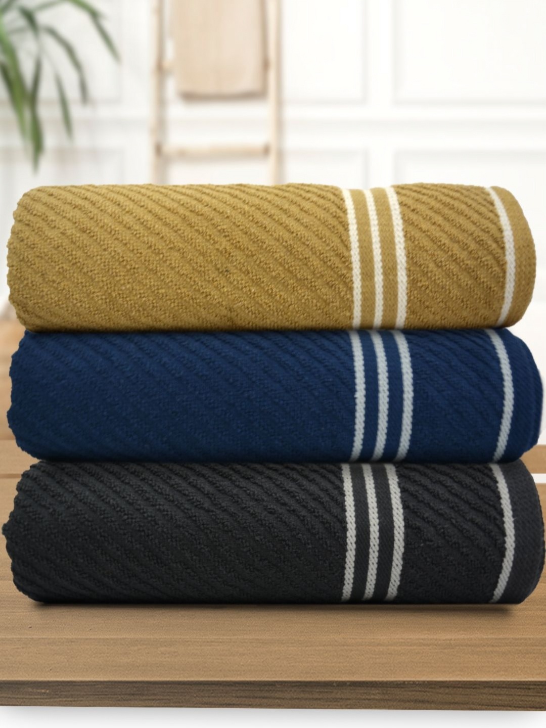 

Aura Athom Living Navy Blue & Black 3 Pieces Cotton 400 GSM Bath Towel