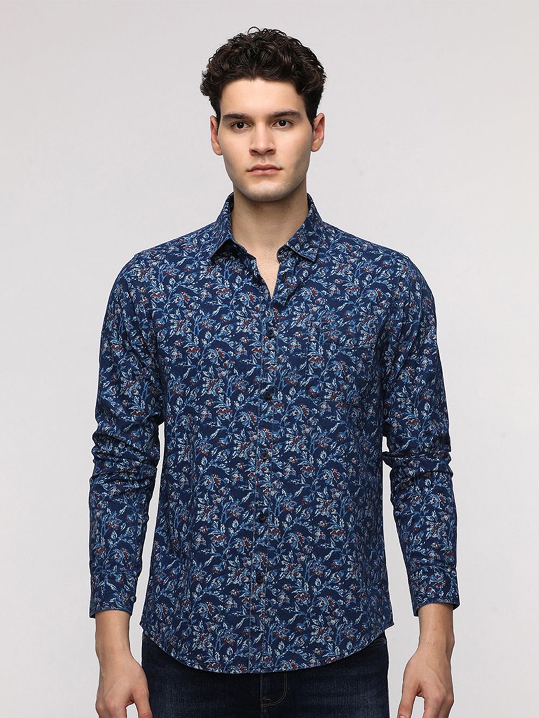 

Crocodile Men Comfort Spread Collar Floral Printed Cotton Casual Shirt, Blue