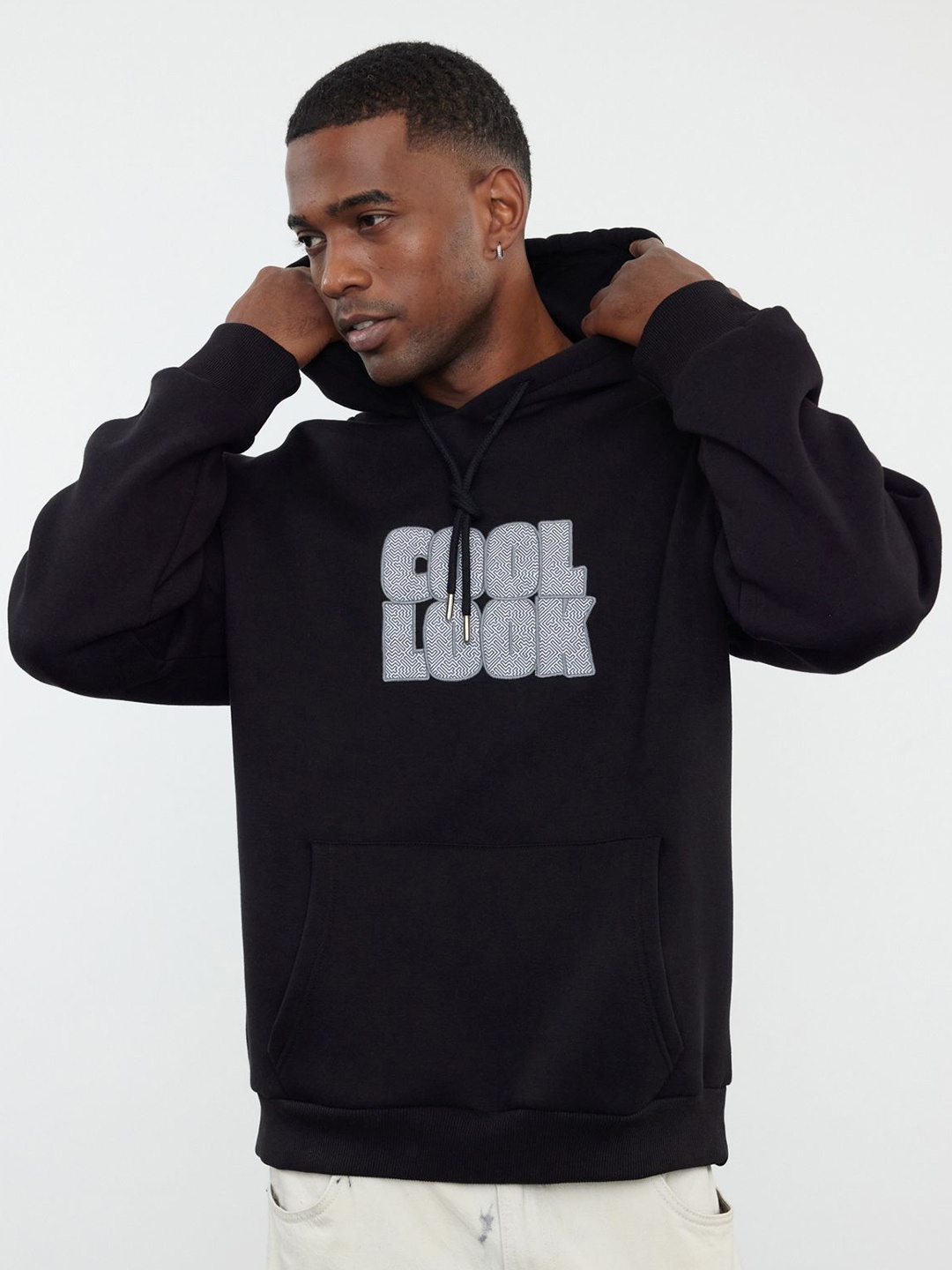 

Trendyol Men Typography Printed Sweatshirt, Black