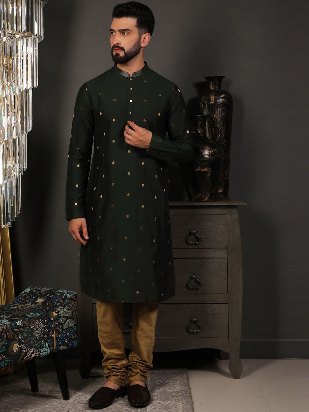 

DEYANN Geometric Woven Design Zari Mandarin Collar Straight Kurta with Churidar, Green
