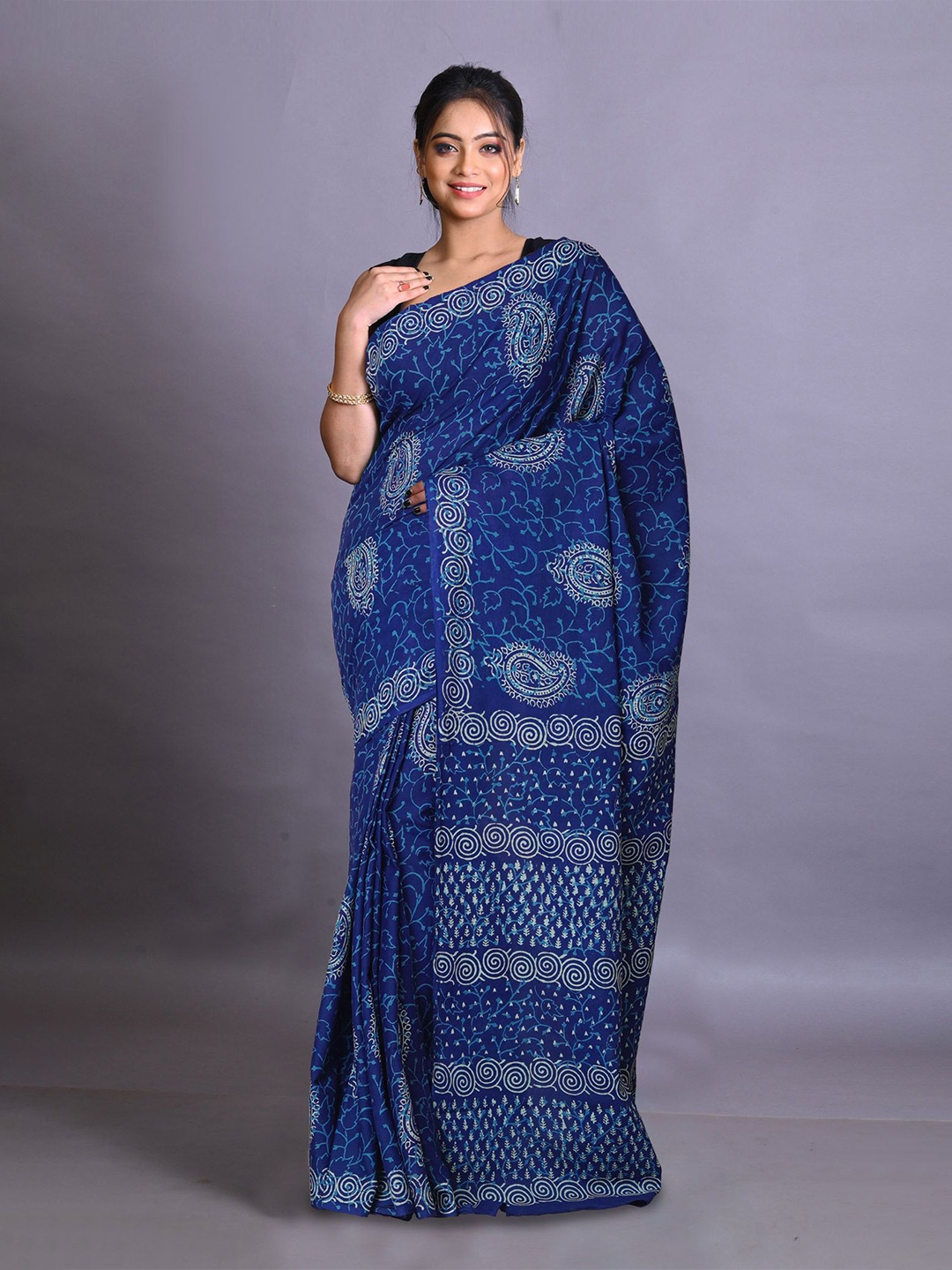 

Unnati Silks Pure Cotton Ethnic Motifs Handloom Block Print Saree, Navy blue