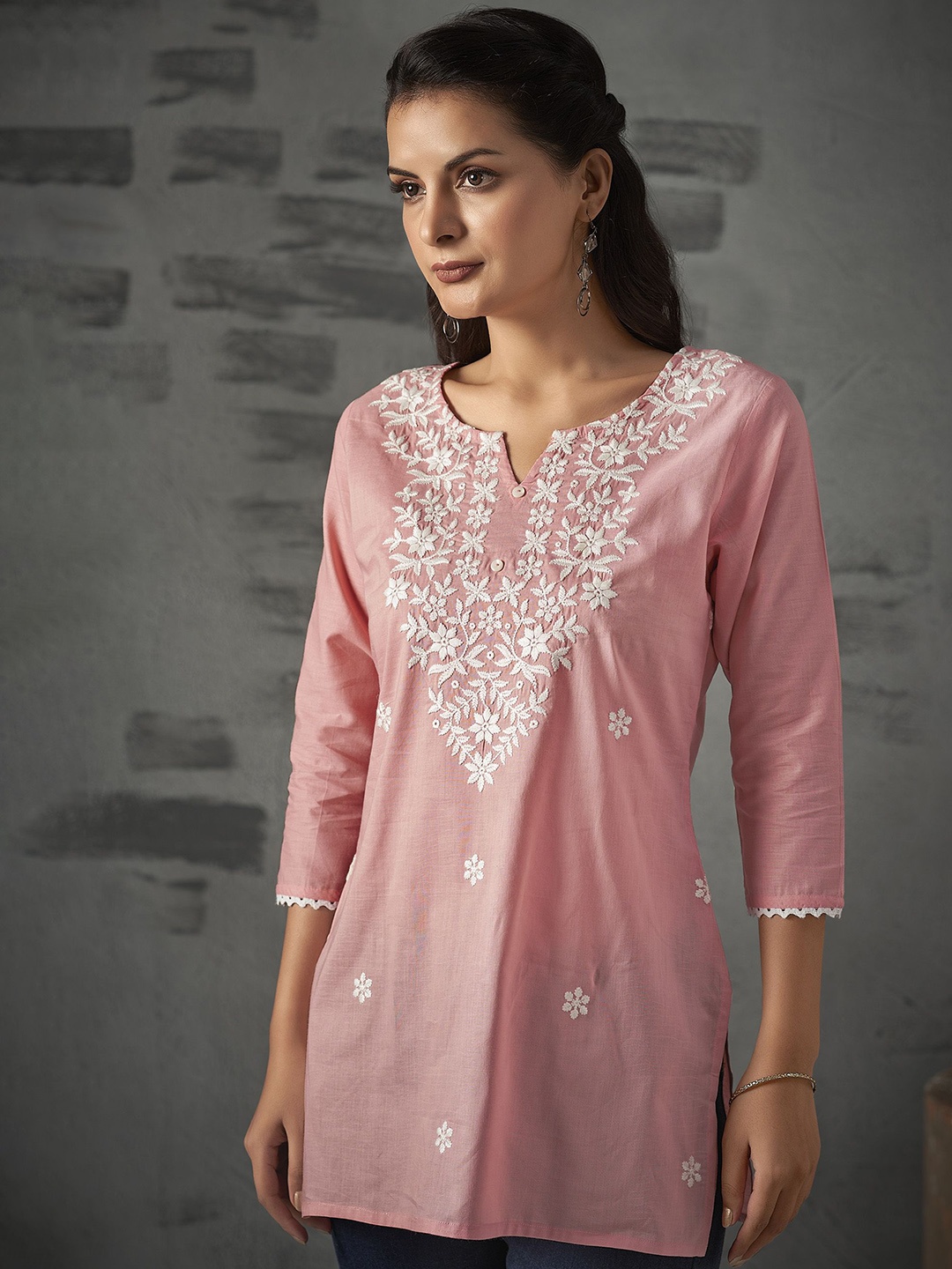 

Anouk Floral Embroidered Pure Cotton Straight Kurti, Peach