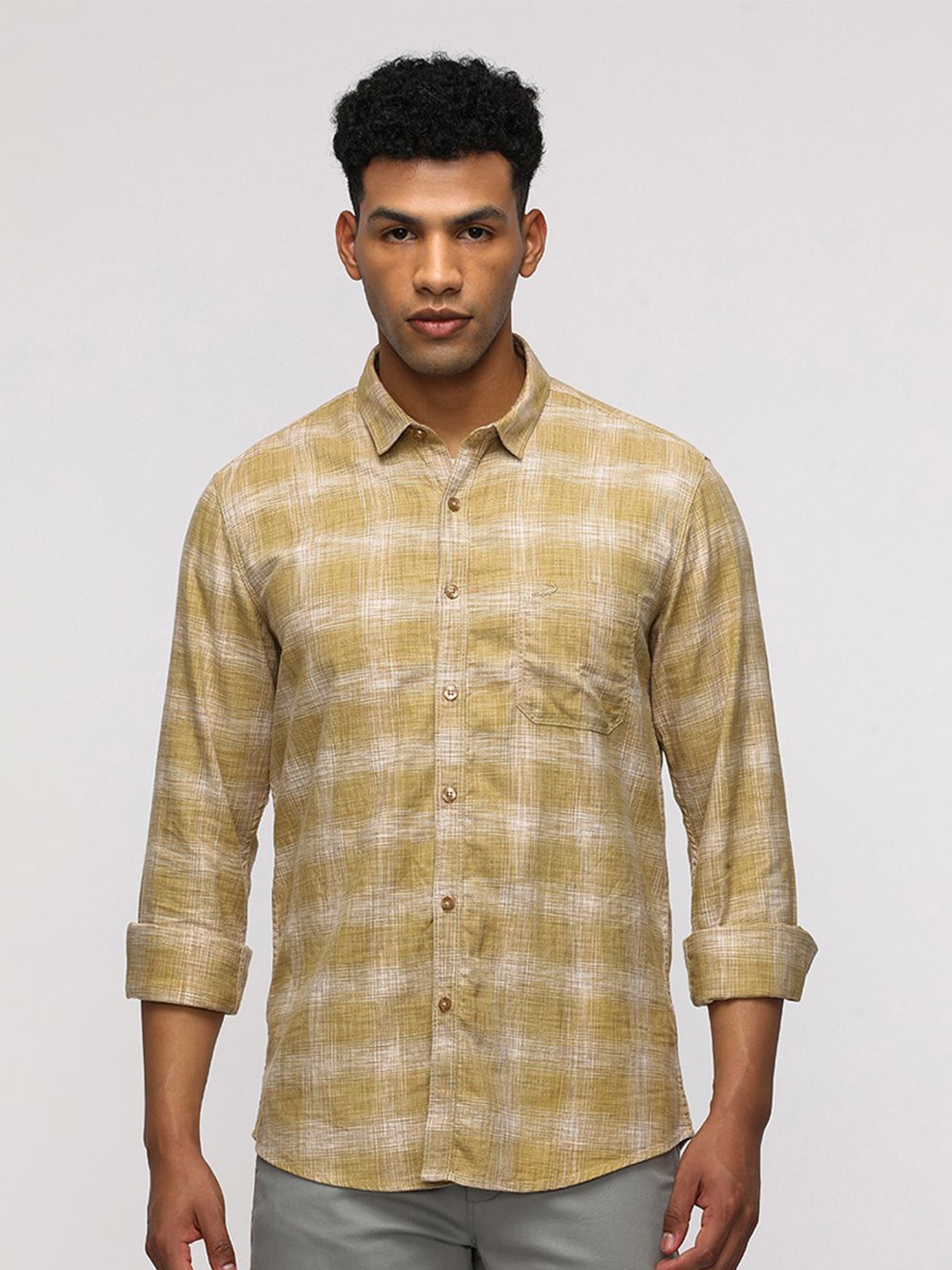 

Crocodile Men India Slim Spread Collar Checked Cotton Slim Fit Casual Shirt, Khaki