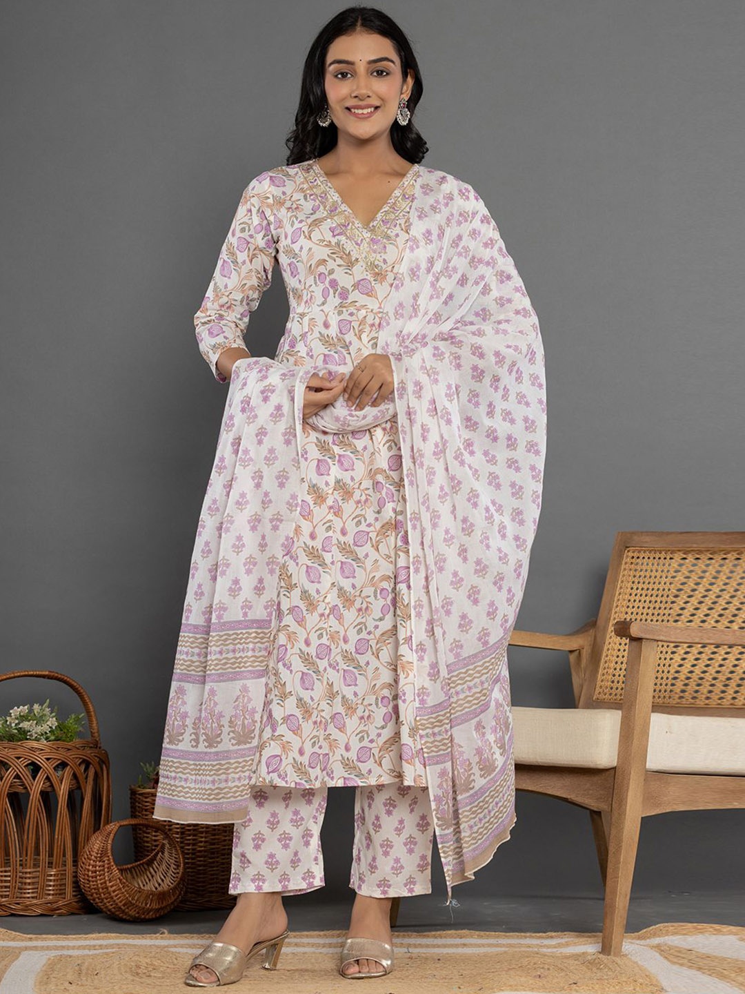 

Yufta Floral Printed V Neck Pure Cotton Anarkali Kurta & Trousers With Dupatta, White