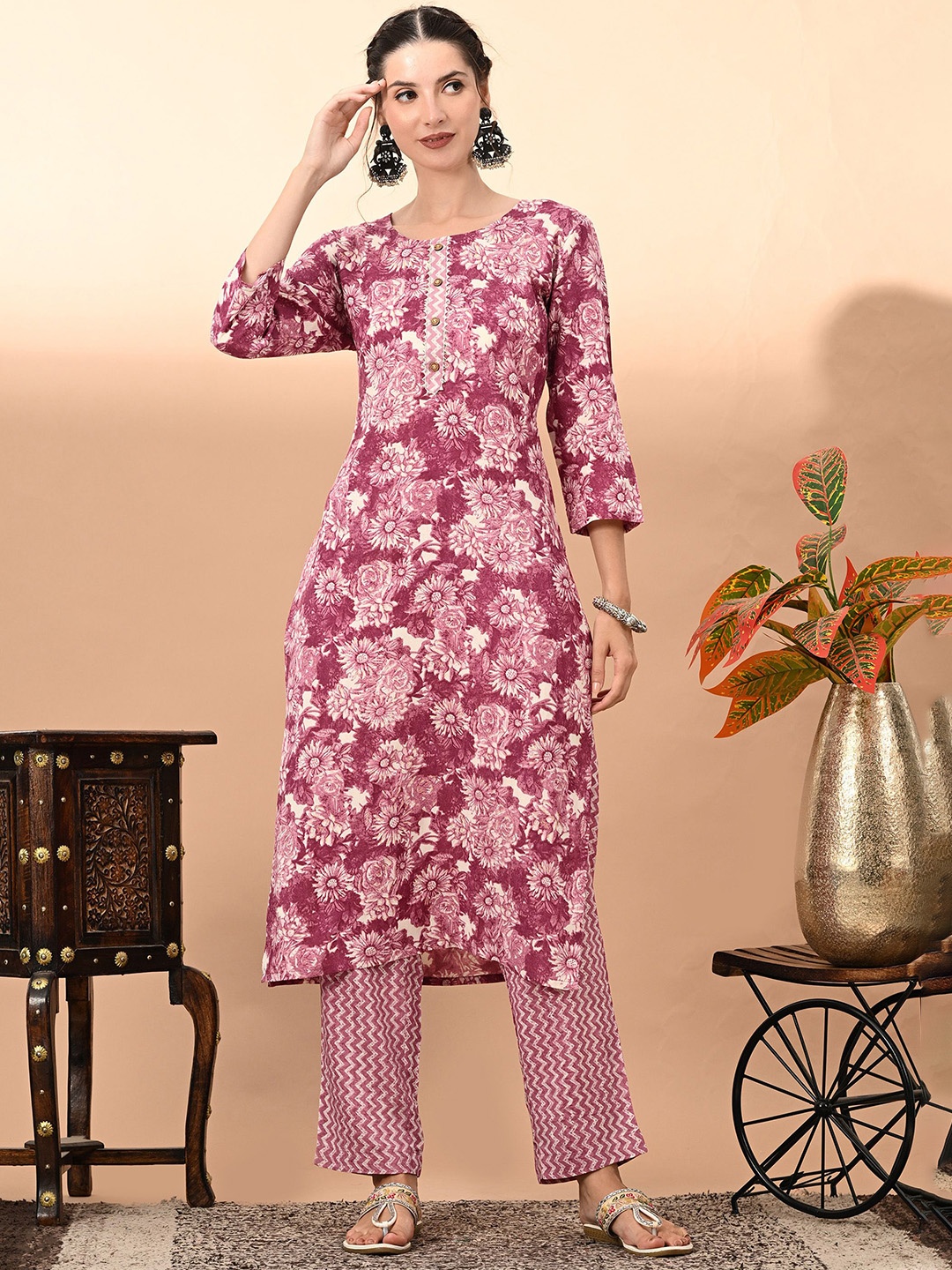 

VIDHANI Floral Printed Straight Kurta with Trousers, Pink