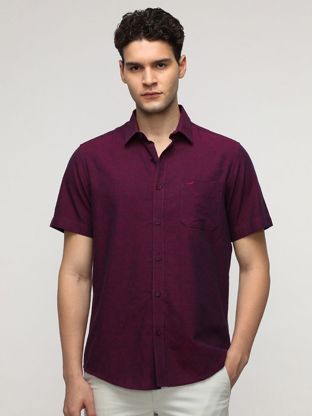 

Crocodile Men Comfort Spread Collar Solid Cotton Casual Shirt, Maroon