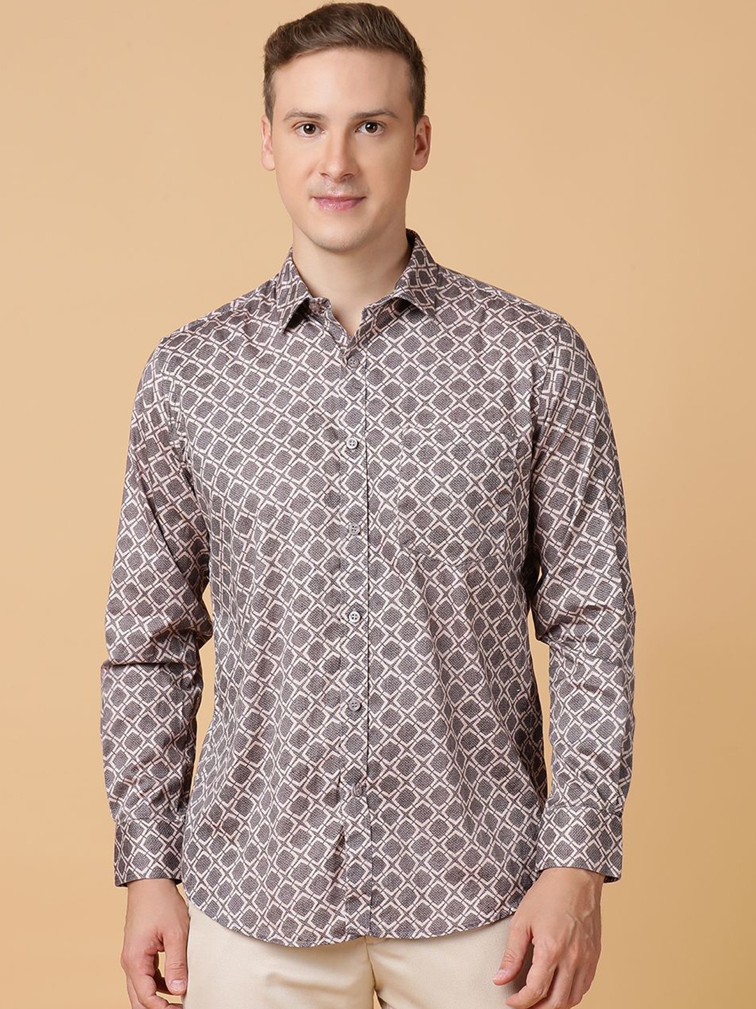 

TABARD Men Spread Collar Conversational Printed Cotton Casual Shirt, Brown